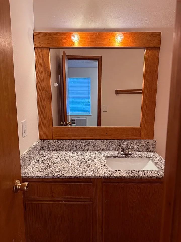 848 N Storer Ave #5 - Photo 6 of 8