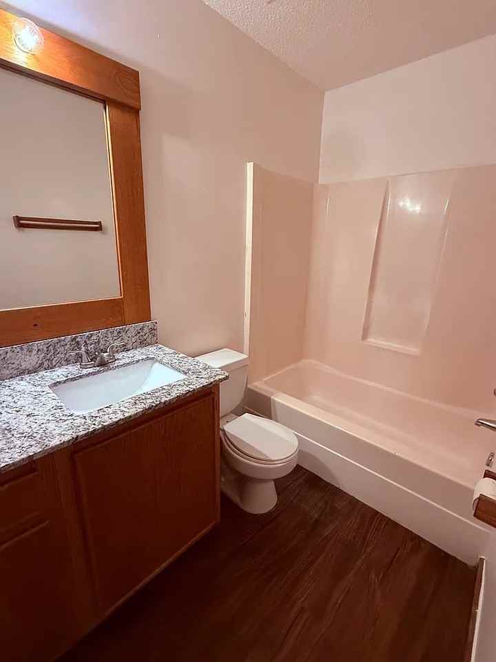 848 N Storer Ave #5 - Photo 7 of 8