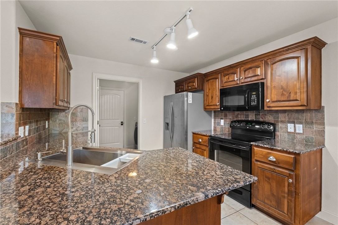 3806 W Tanyard Dr - Photo 6 of 25