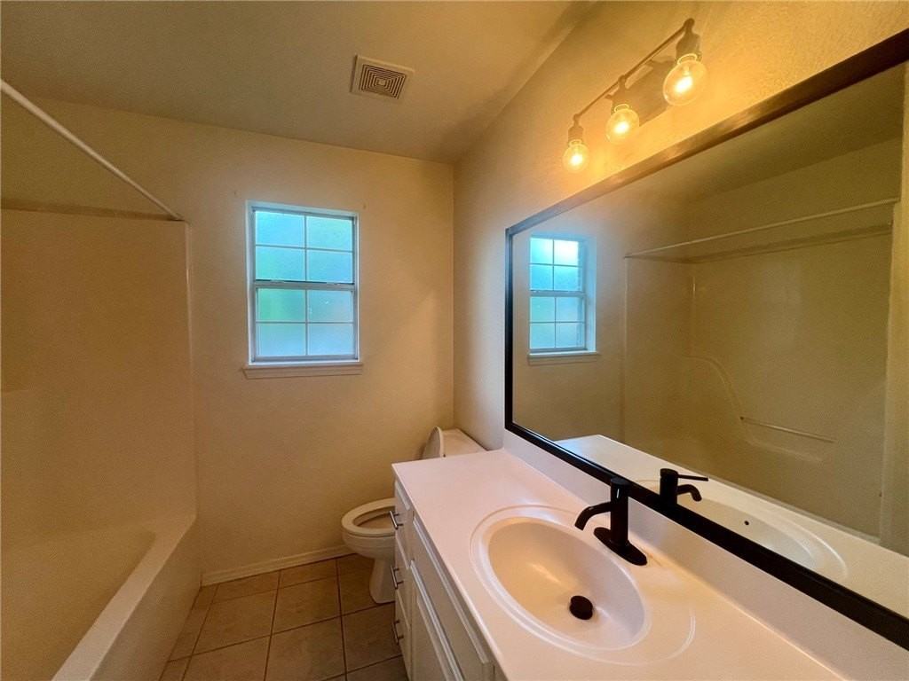 531 Walker St - Photo 3 of 12