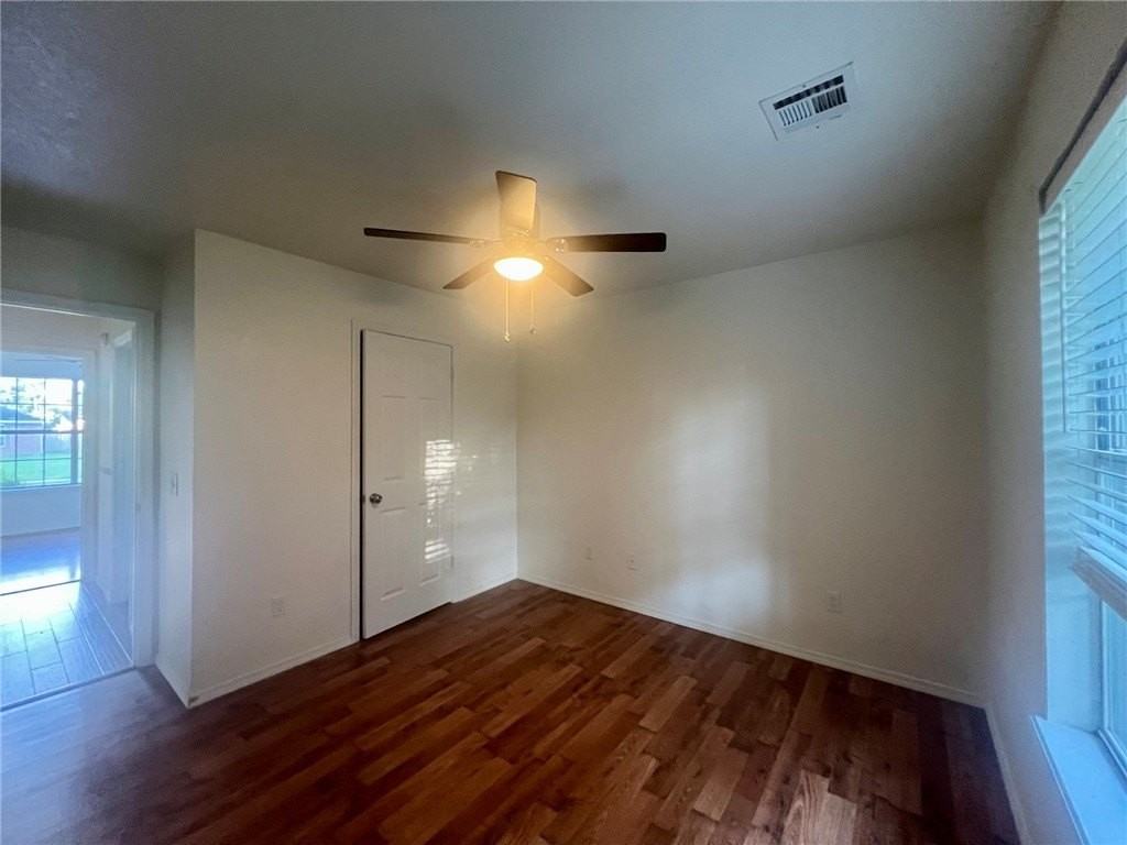 531 Walker St - Photo 4 of 12
