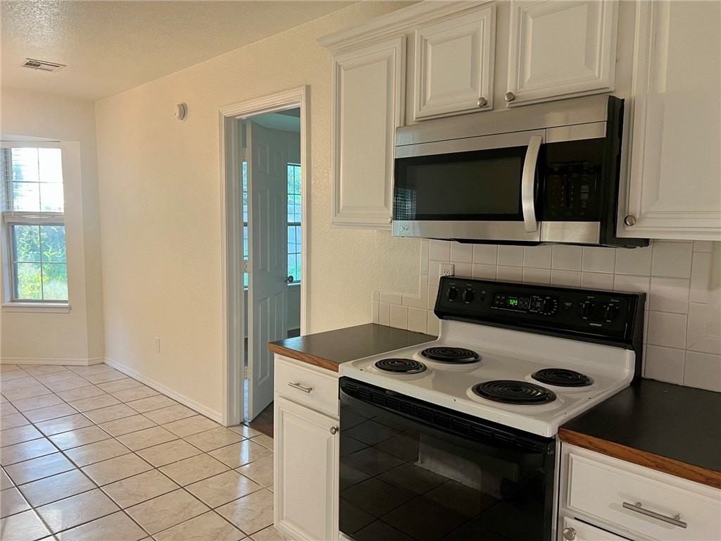 531 Walker St - Photo 5 of 12