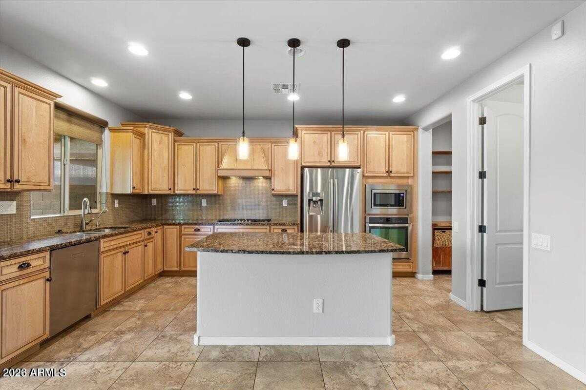3734 E Matthew Dr - Photo 6 of 22