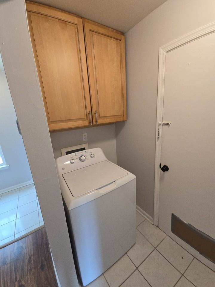 5360 Chatham Hall Dr #1 - Photo 7 of 32