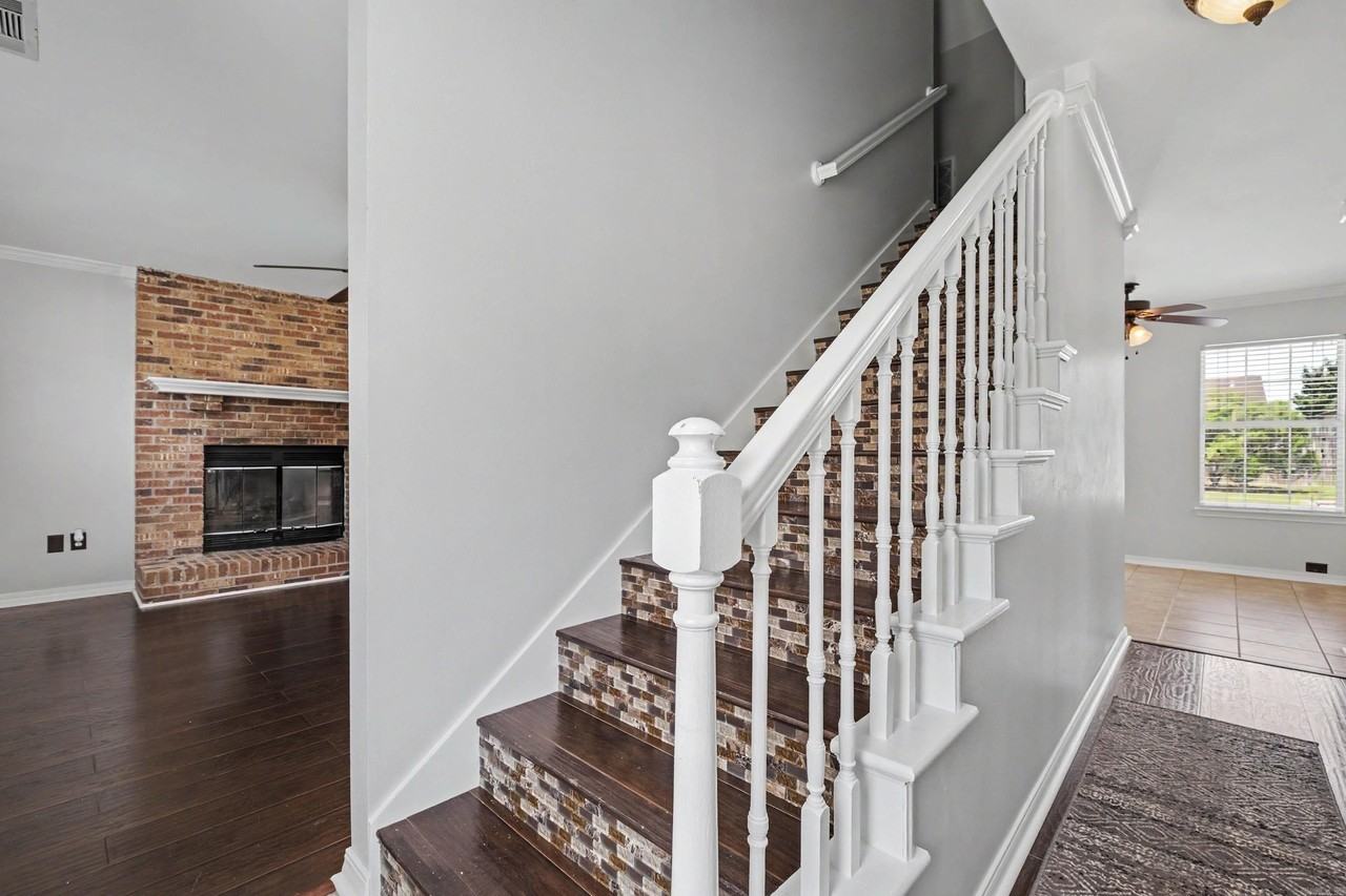 25 Fieldcrest Cir - Photo 2 of 32