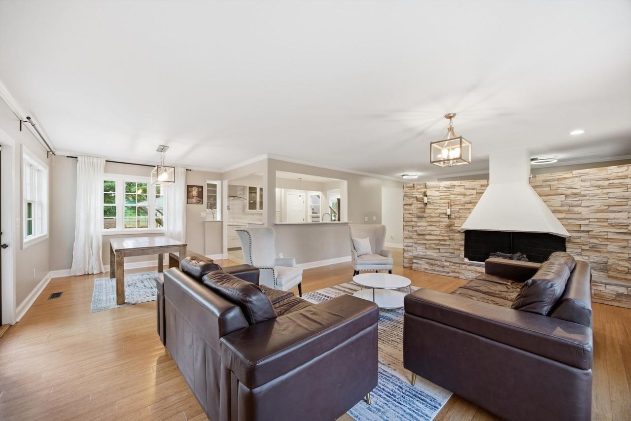 1 Fairhills Dr - Photo 3 of 31