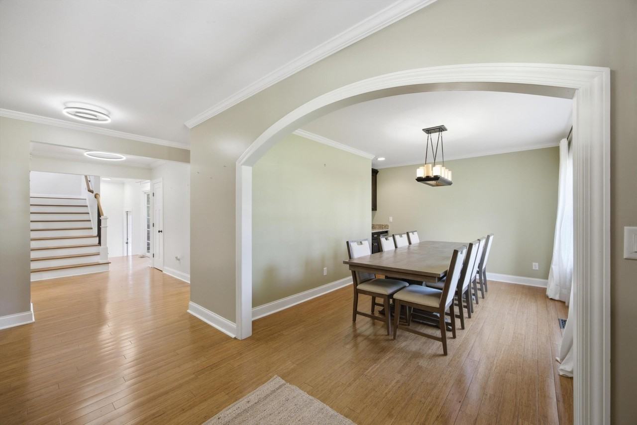 1 Fairhills Dr - Photo 5 of 31