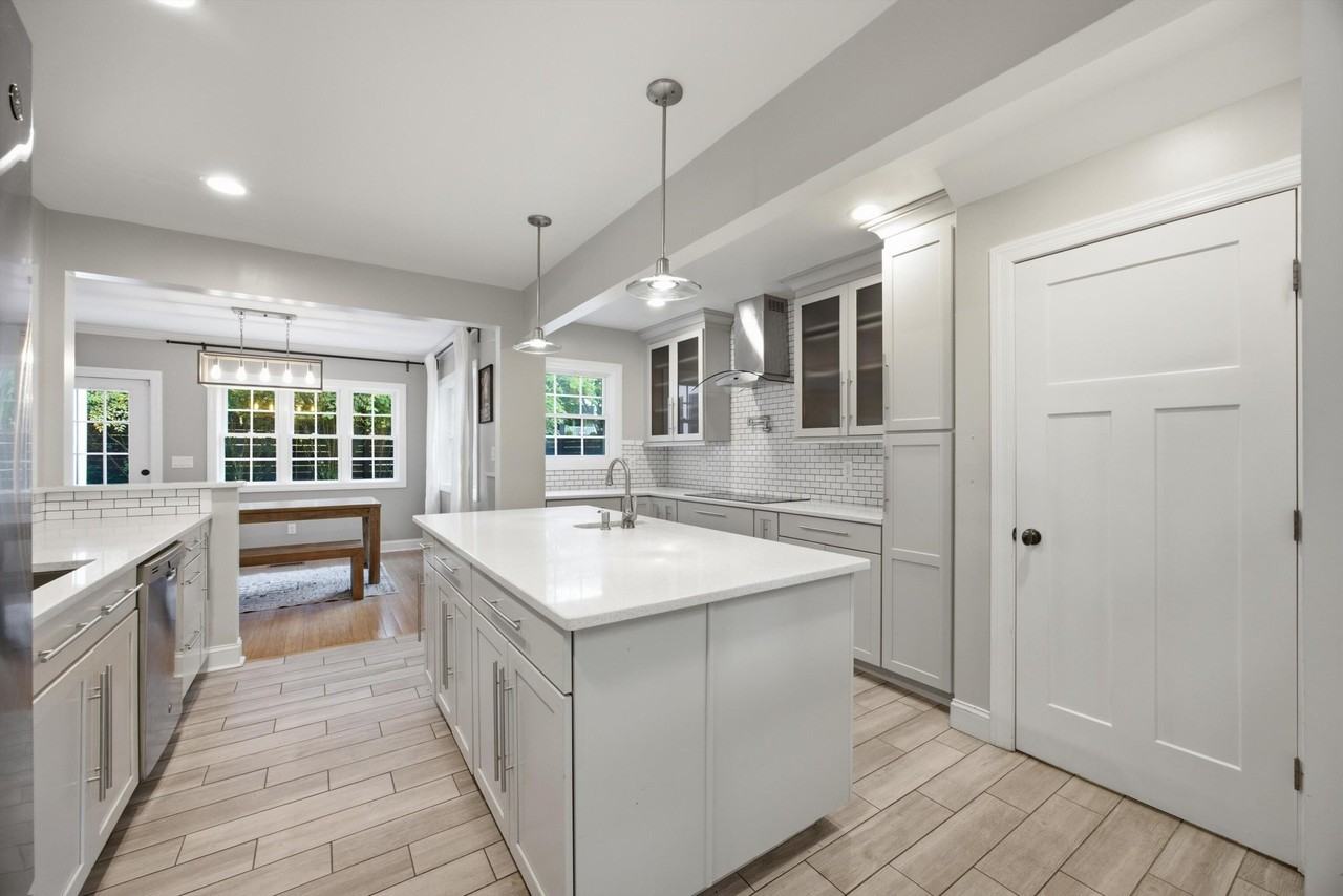 1 Fairhills Dr - Photo 6 of 31