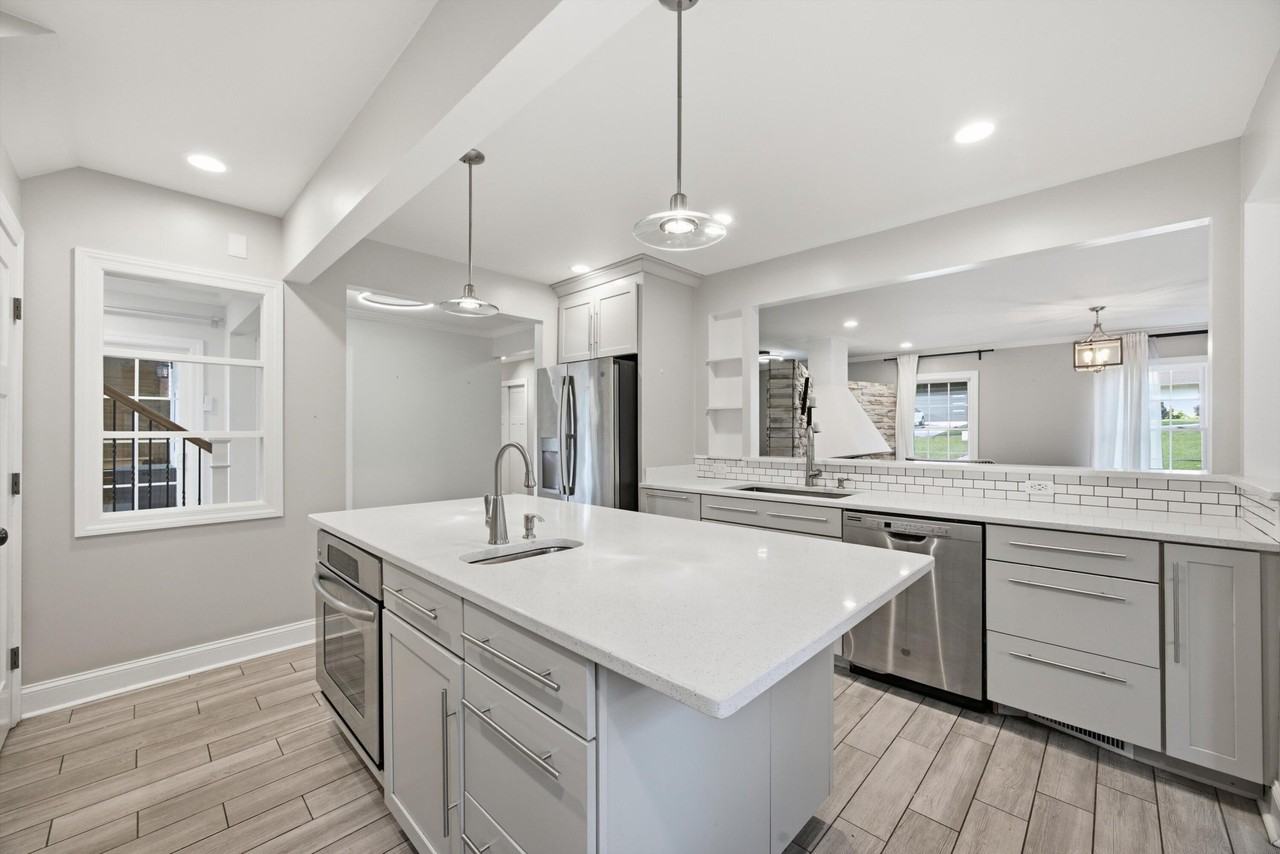 1 Fairhills Dr - Photo 7 of 31