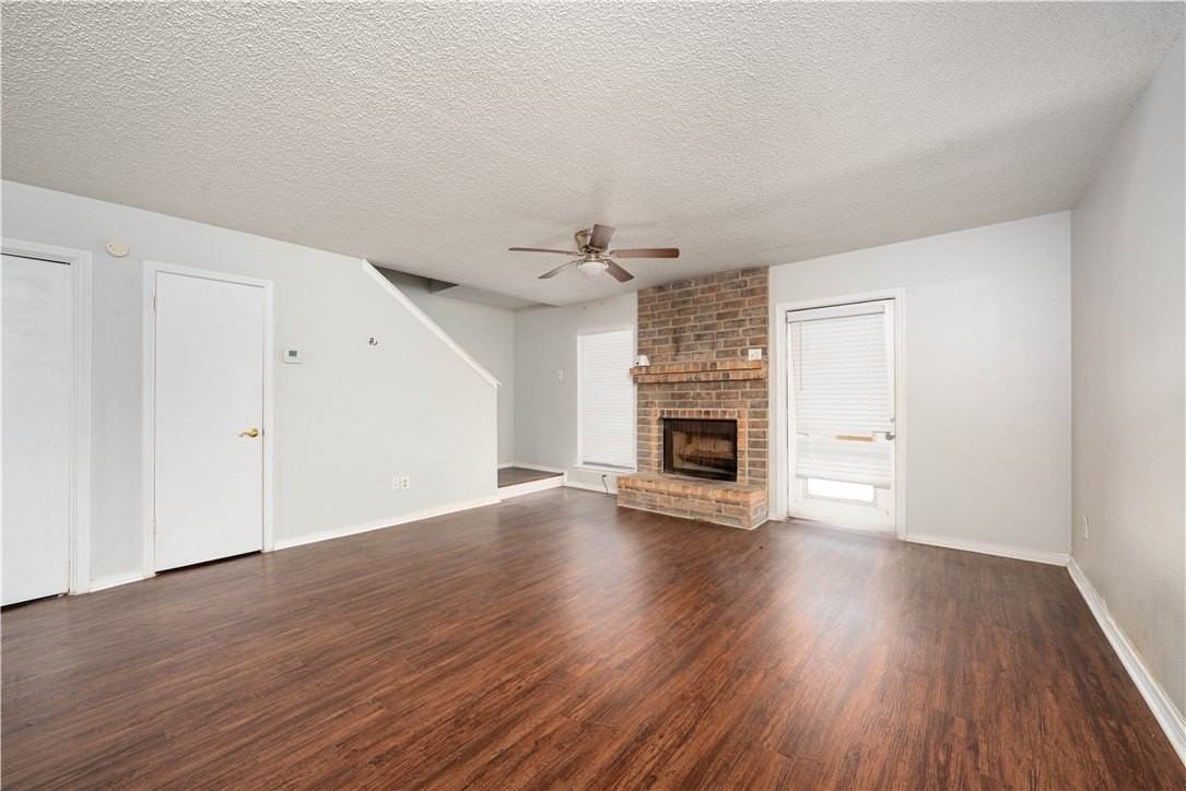 4010 Oak Bay Dr #E - Photo 6 of 7