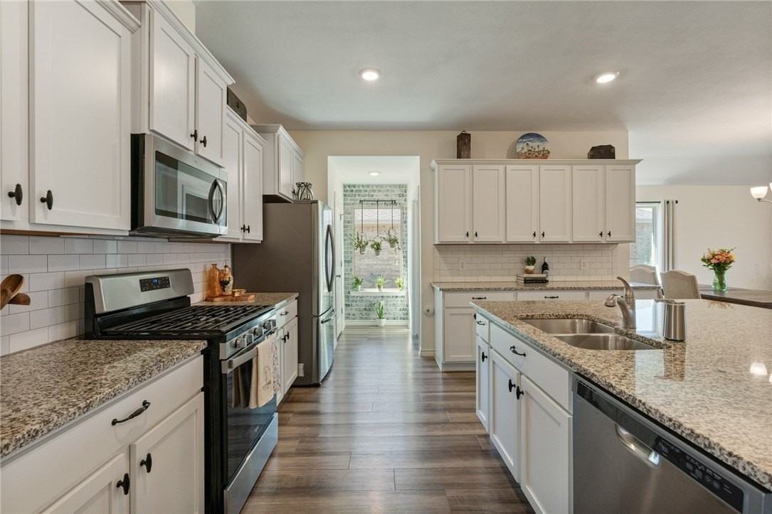 1346 Trent Park Ln - Photo 2 of 20