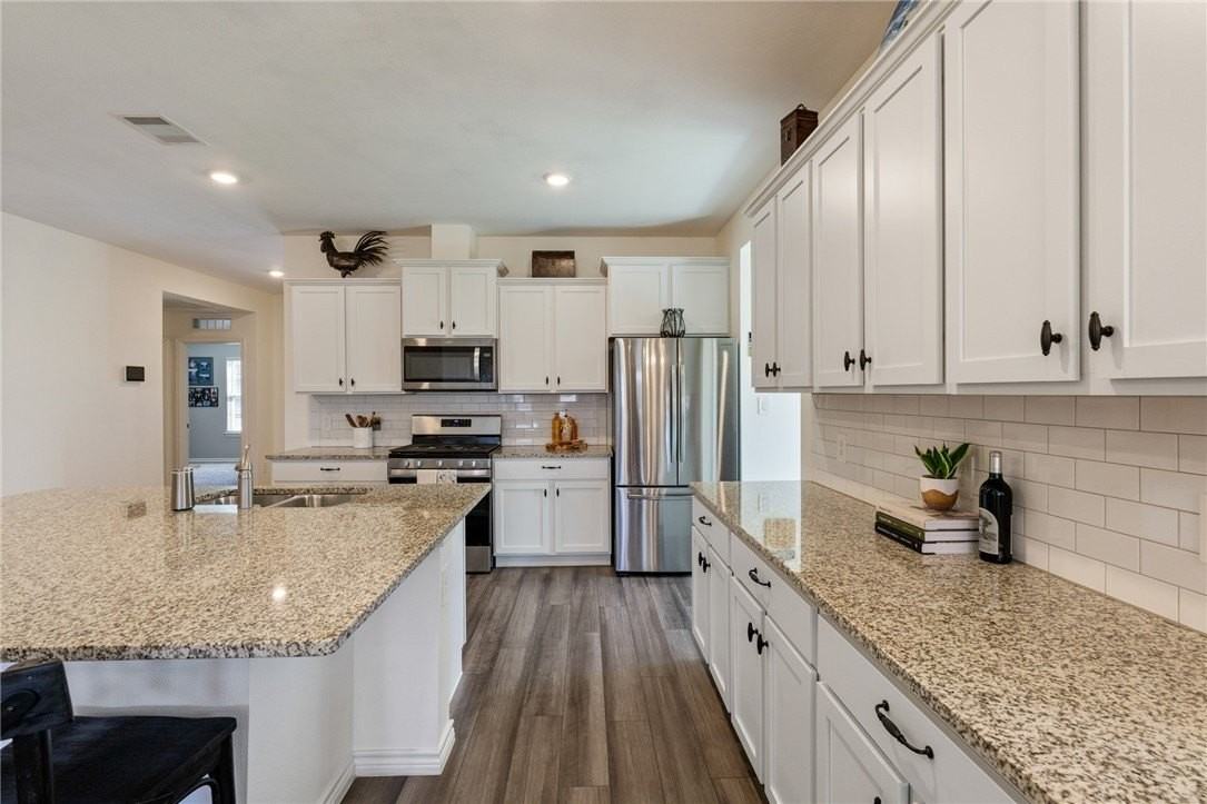 1346 Trent Park Ln - Photo 4 of 20