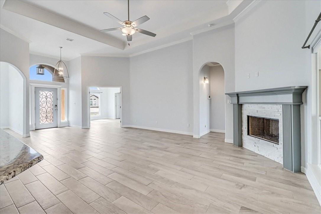 15501 Escapade St - Photo 3 of 40