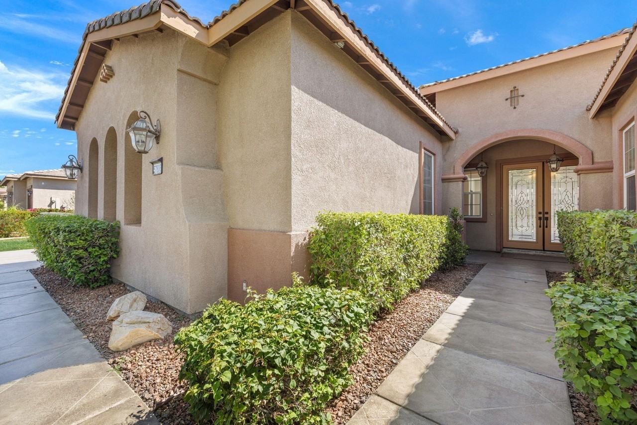 57806 Cantata Dr - Photo 4 of 50