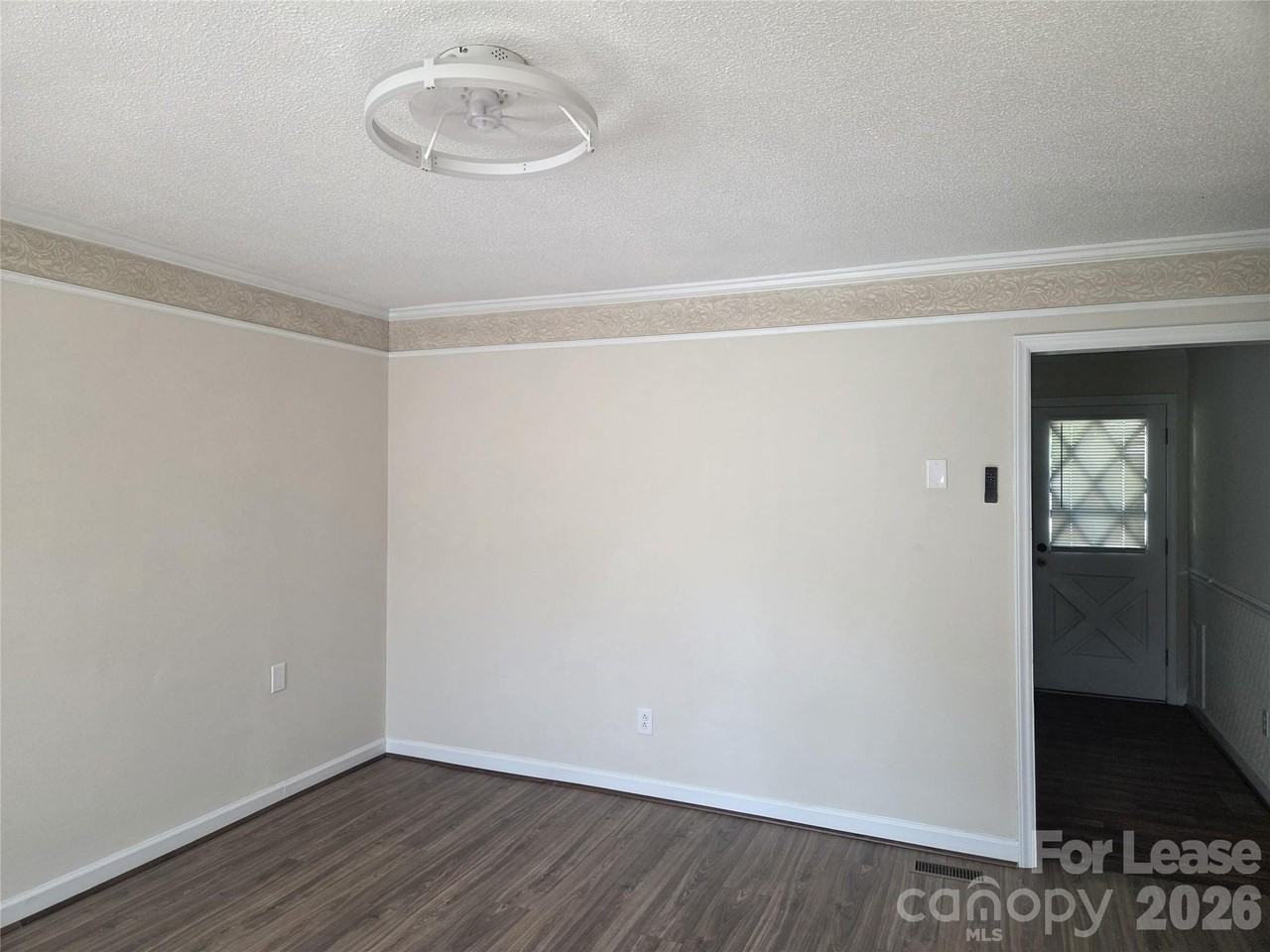 411 Town St - Photo 2 of 17