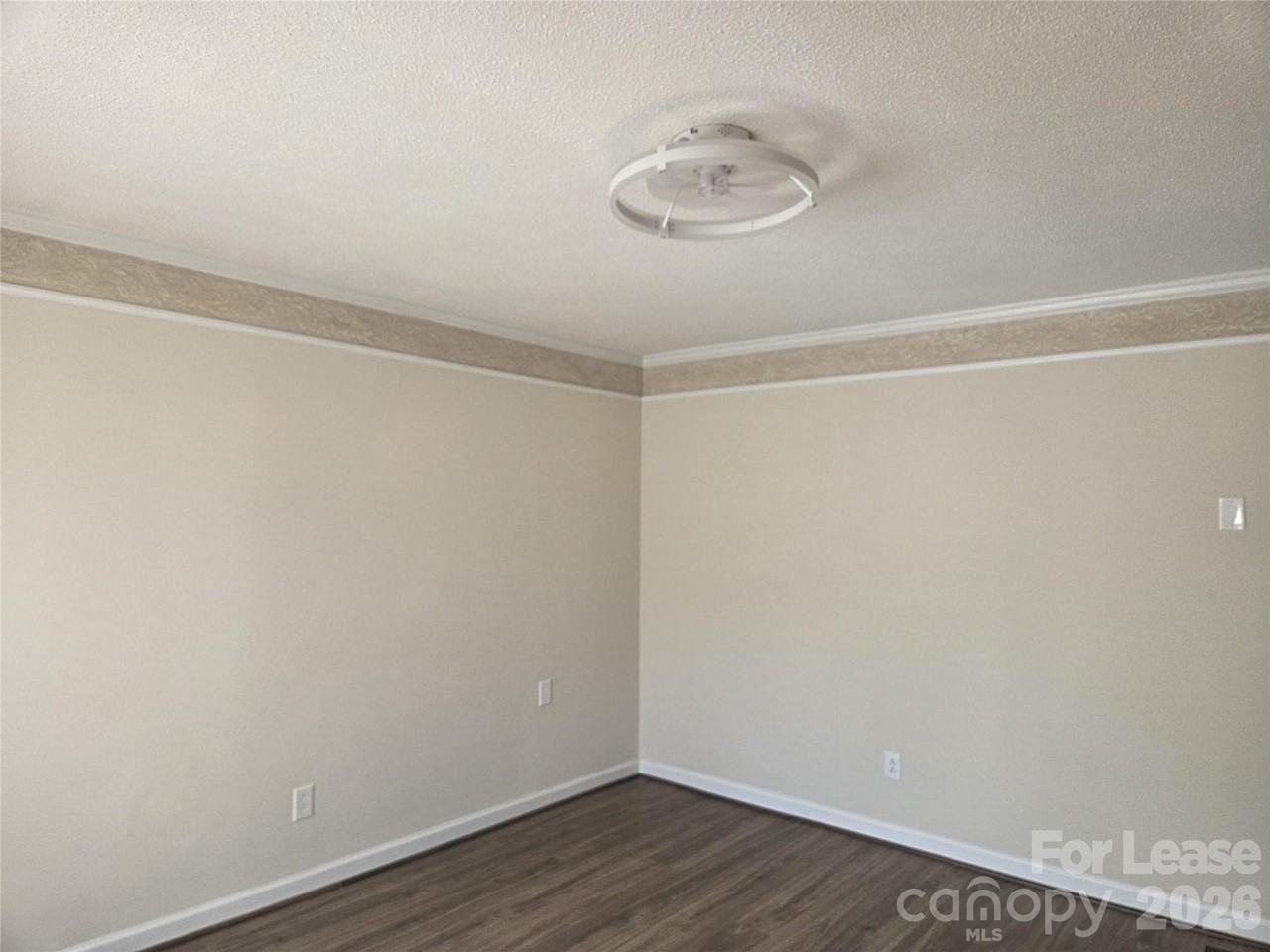 411 Town St - Photo 3 of 17