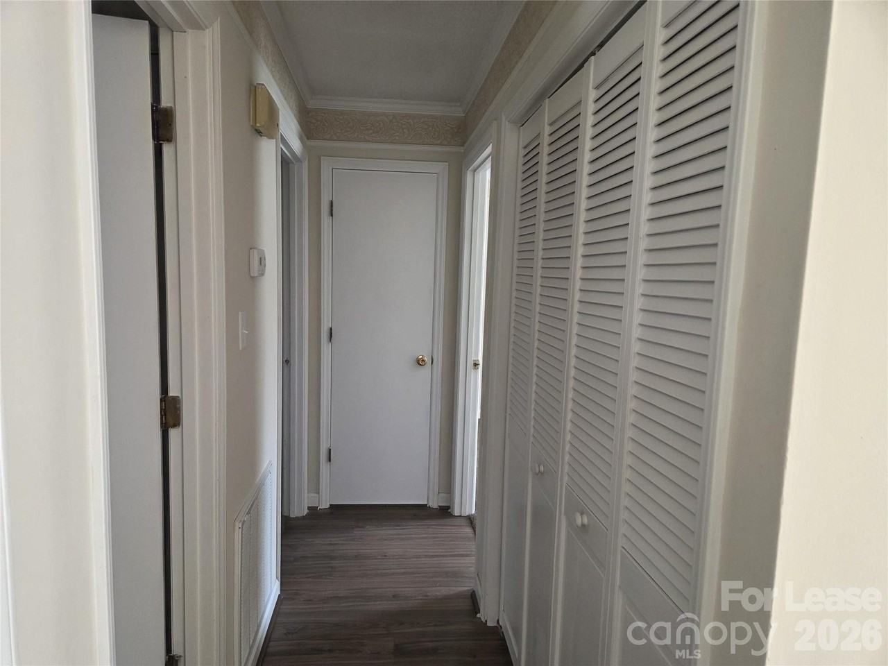 411 Town St - Photo 6 of 17