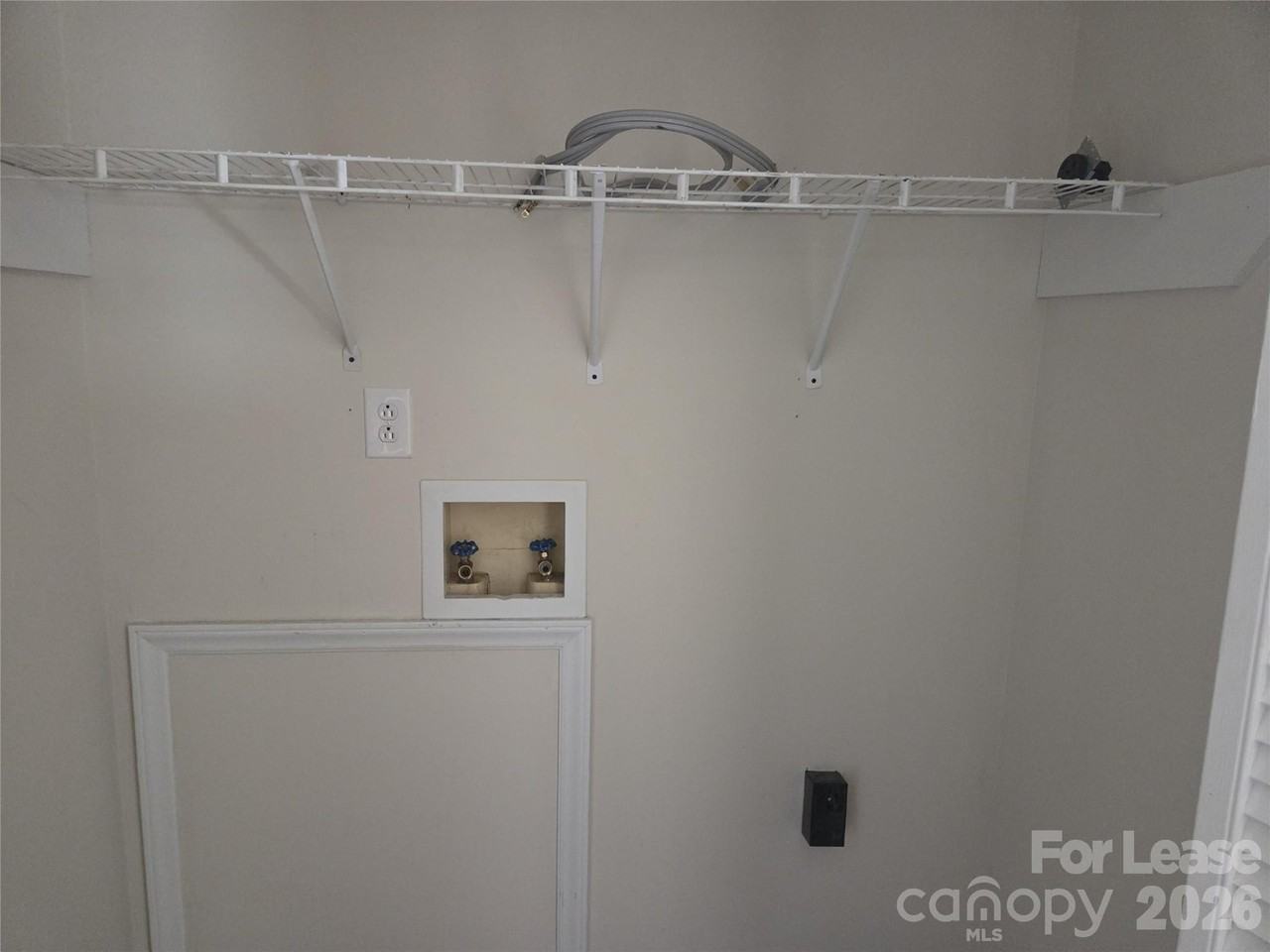 411 Town St - Photo 7 of 17