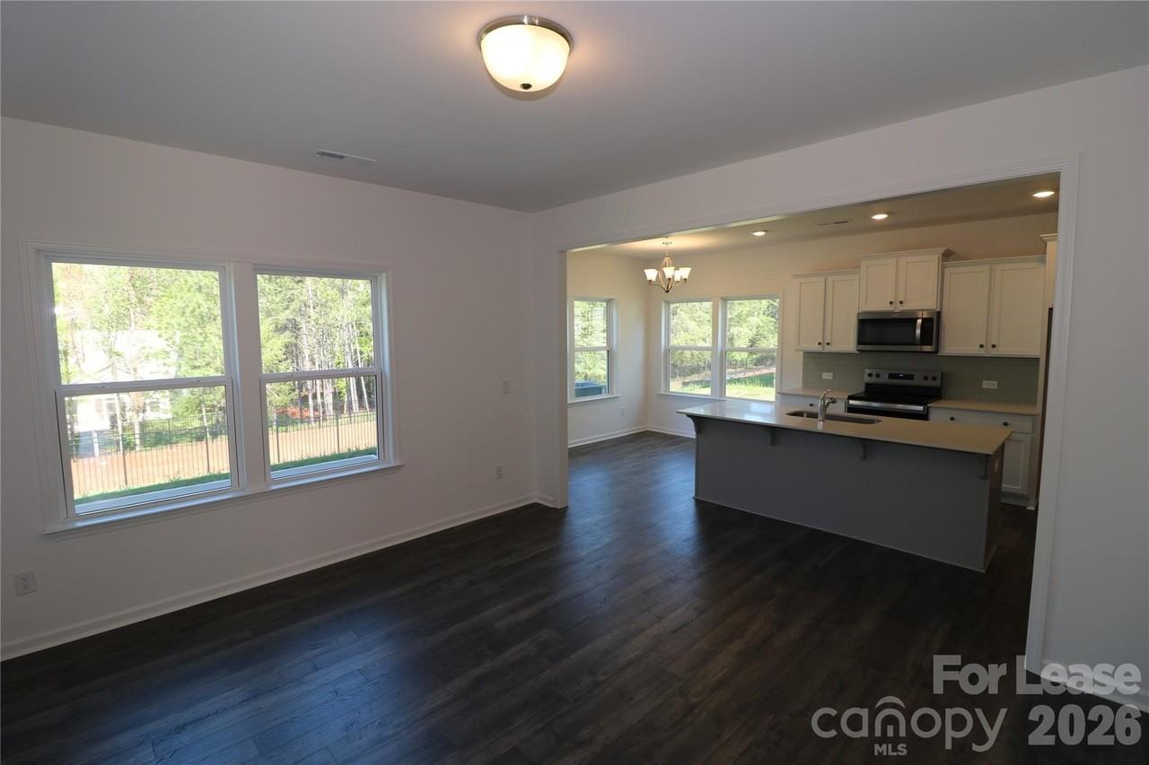 11171 Argosy Dr - Photo 6 of 35