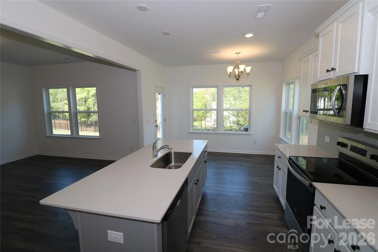 11171 Argosy Dr - Photo 7 of 35
