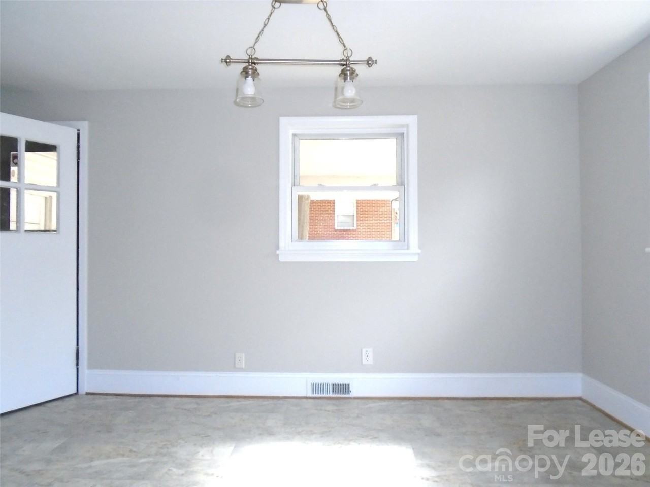 223 Dakota St - Photo 3 of 11