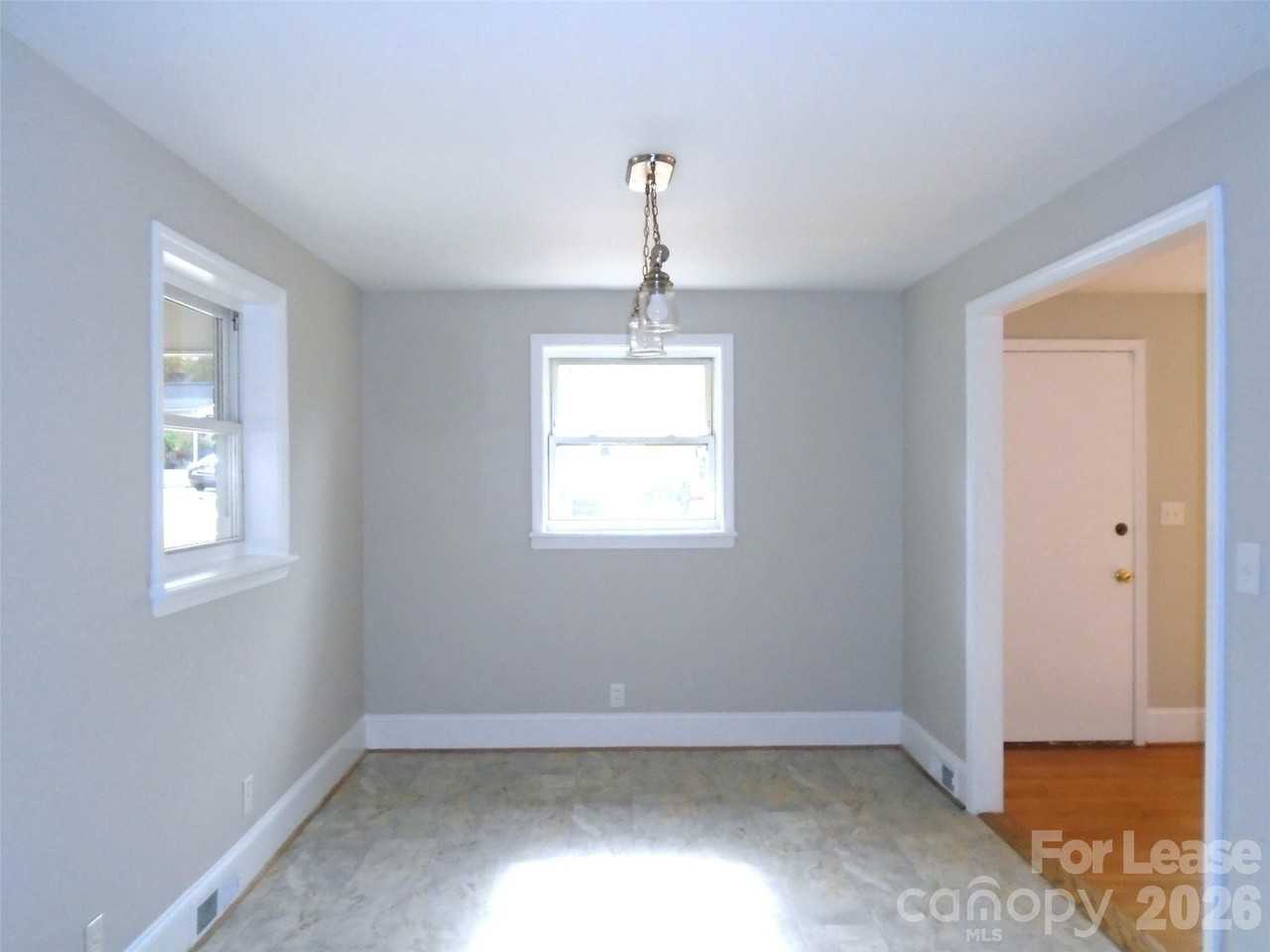223 Dakota St - Photo 4 of 11