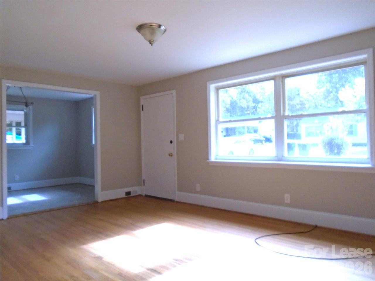223 Dakota St - Photo 5 of 11