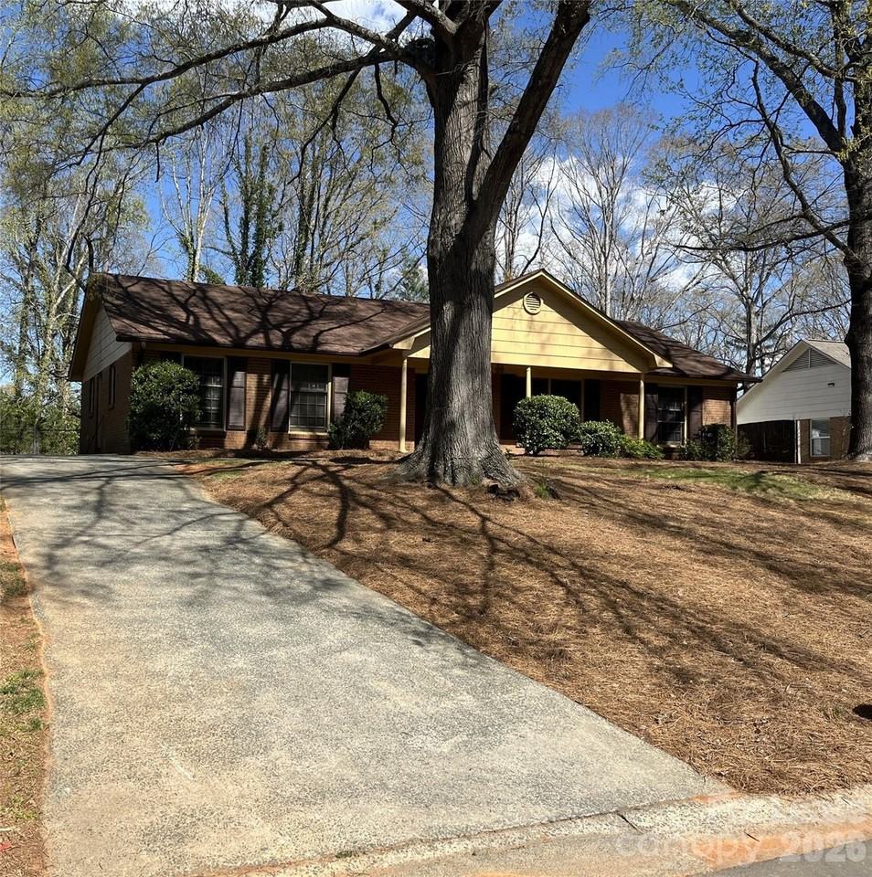 906 Mclaughlin Dr - Photo 2 of 22