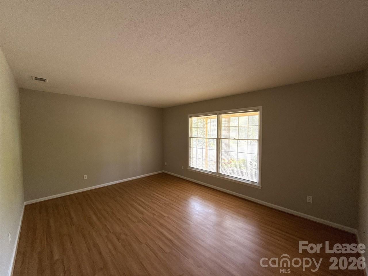 906 Mclaughlin Dr - Photo 6 of 22