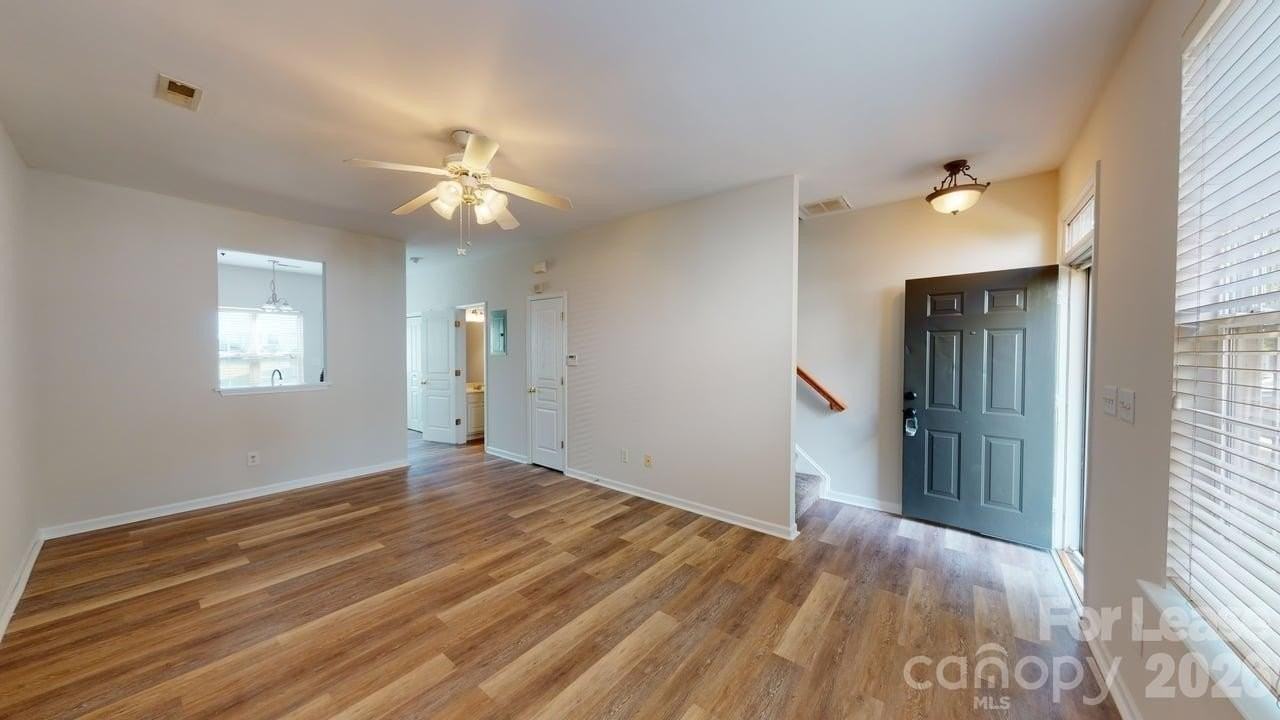 5545 Seths Dr - Photo 2 of 18