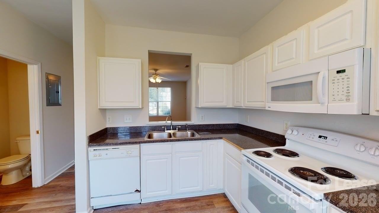 5545 Seths Dr - Photo 4 of 18