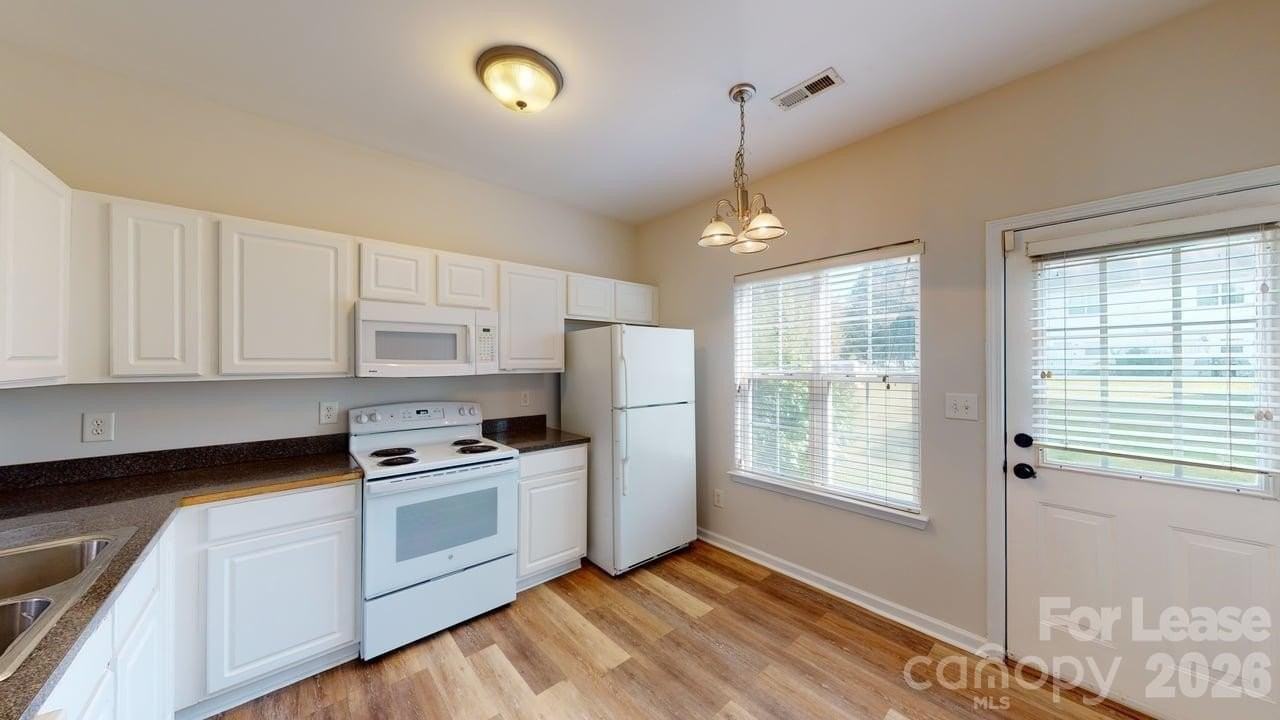 5545 Seths Dr - Photo 5 of 18
