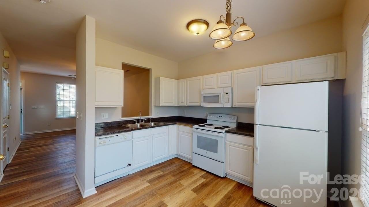 5545 Seths Dr - Photo 6 of 18