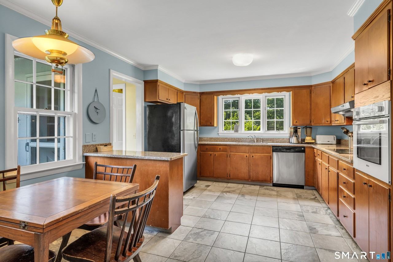 44 Liberty St - Photo 5 of 26