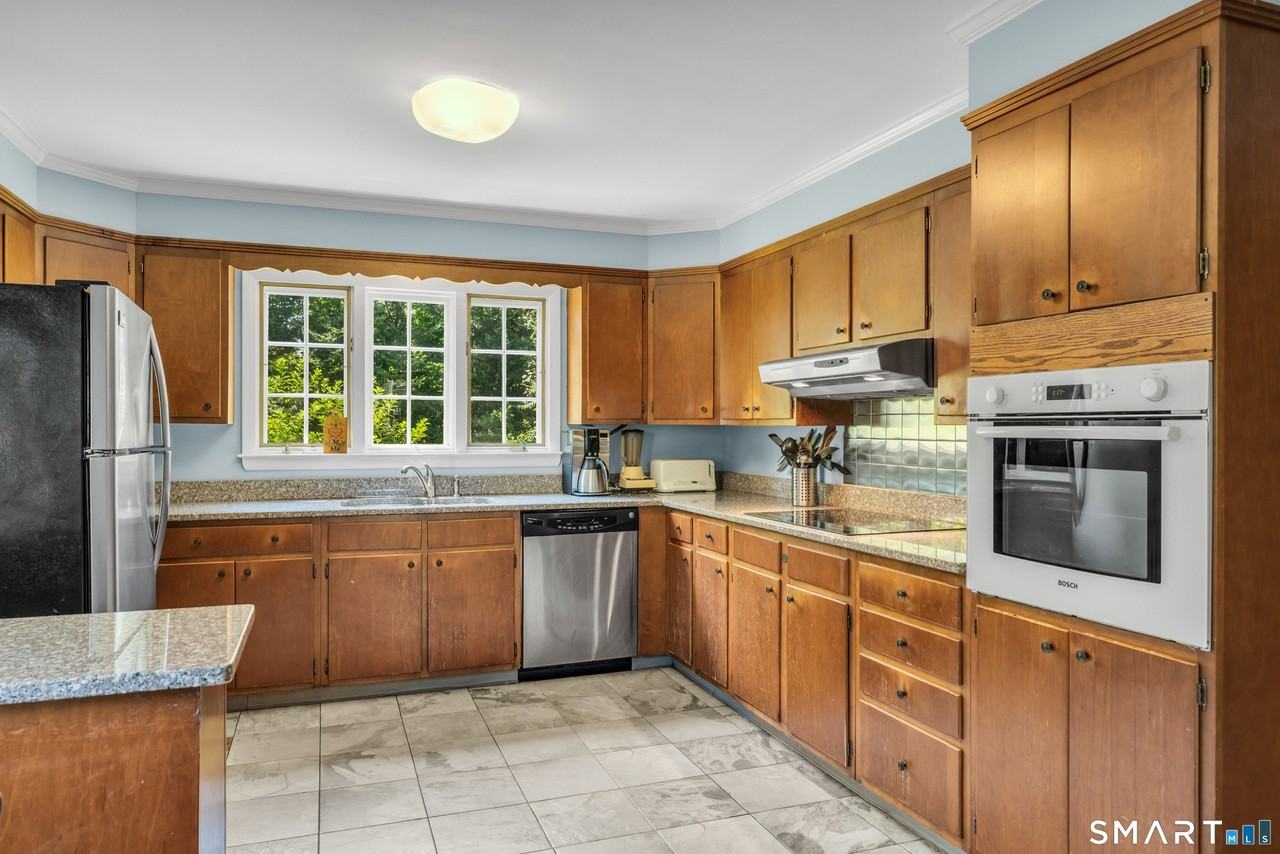 44 Liberty St - Photo 7 of 26