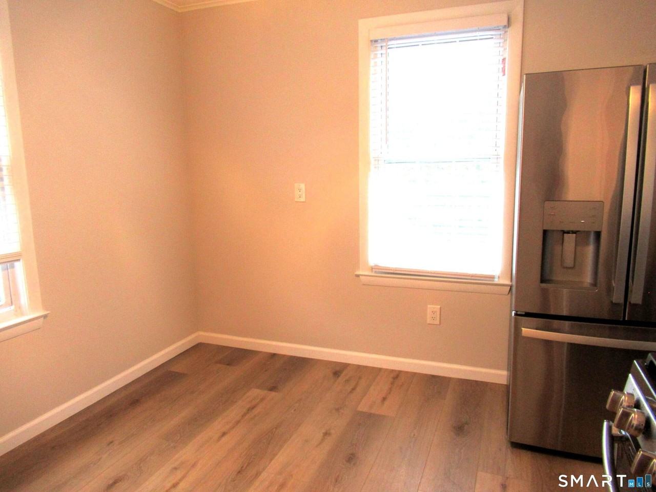 353 N Main St - Photo 4 of 11