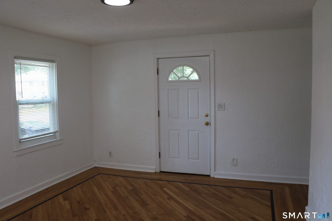 264 Pearl Harbor St - Photo 3 of 39