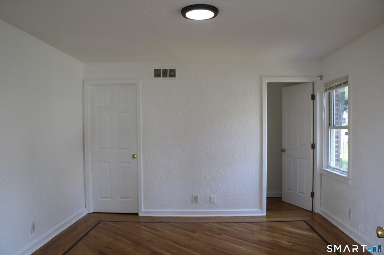 264 Pearl Harbor St - Photo 5 of 39