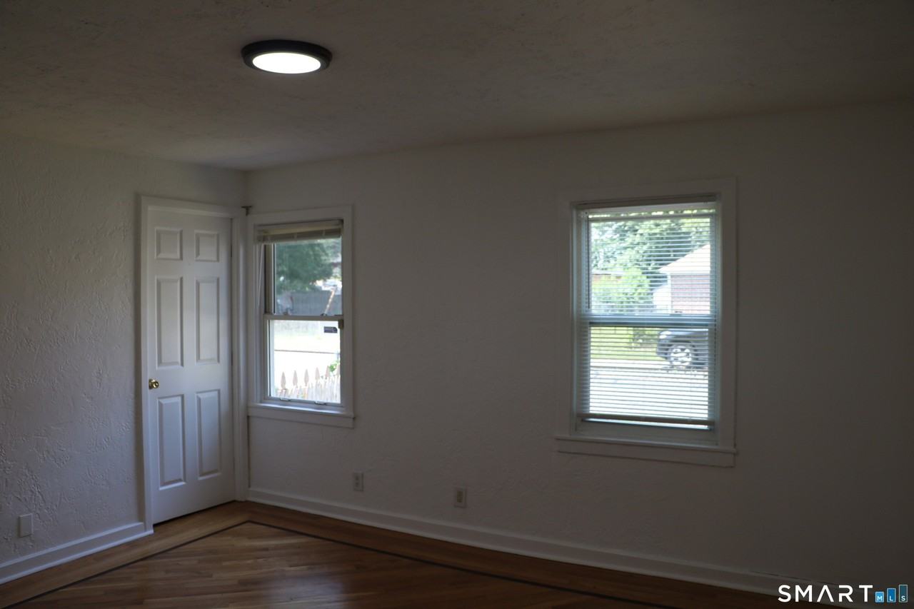 264 Pearl Harbor St - Photo 6 of 39