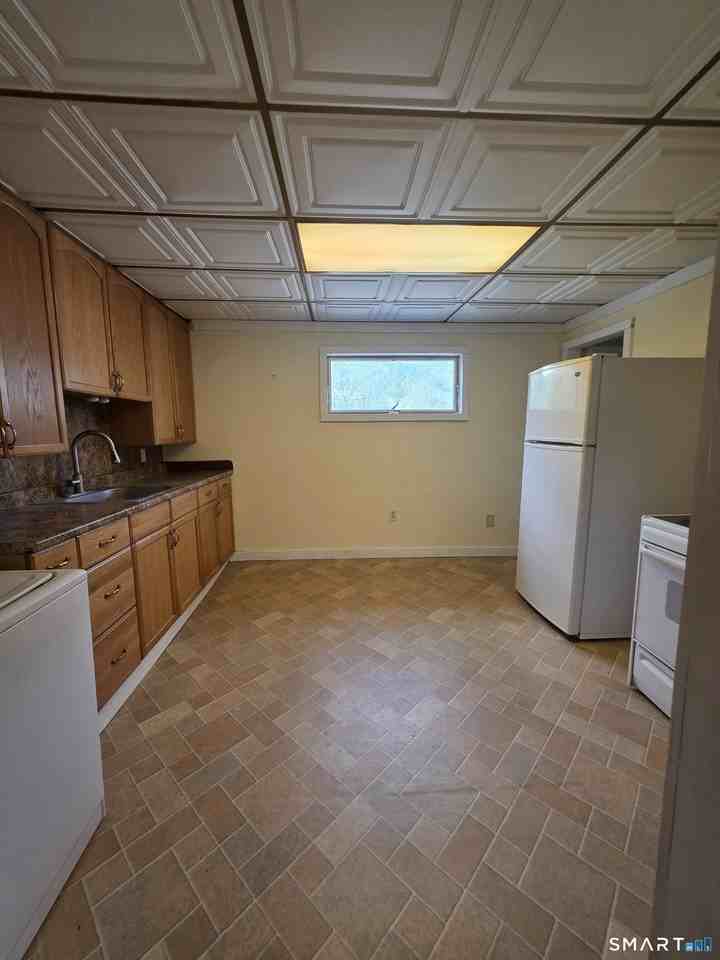 519 W Center Street Ext - Photo 4 of 10