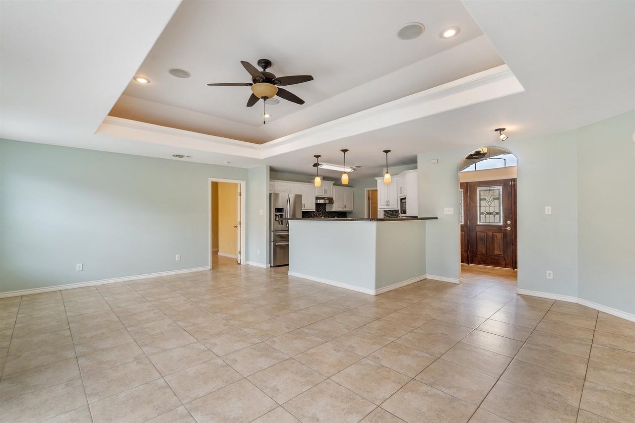 215 Javier Dr - Photo 6 of 28