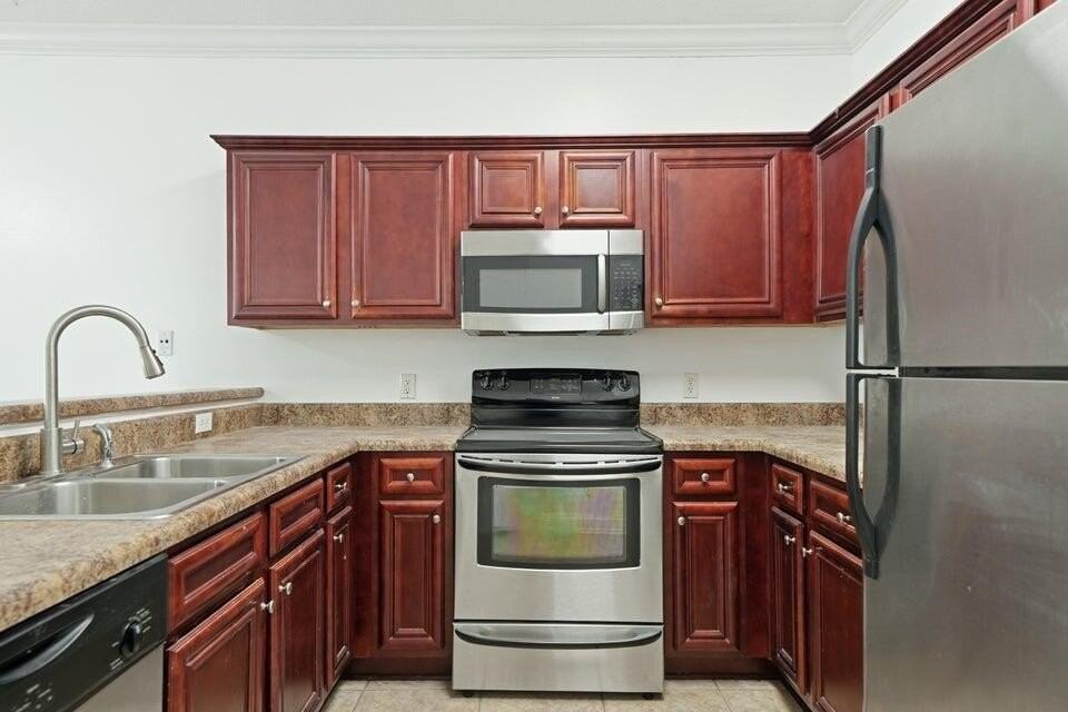 2168 Hadleigh Hills Ct - Photo 2 of 33