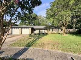 featured image of 203 Hastings Ct