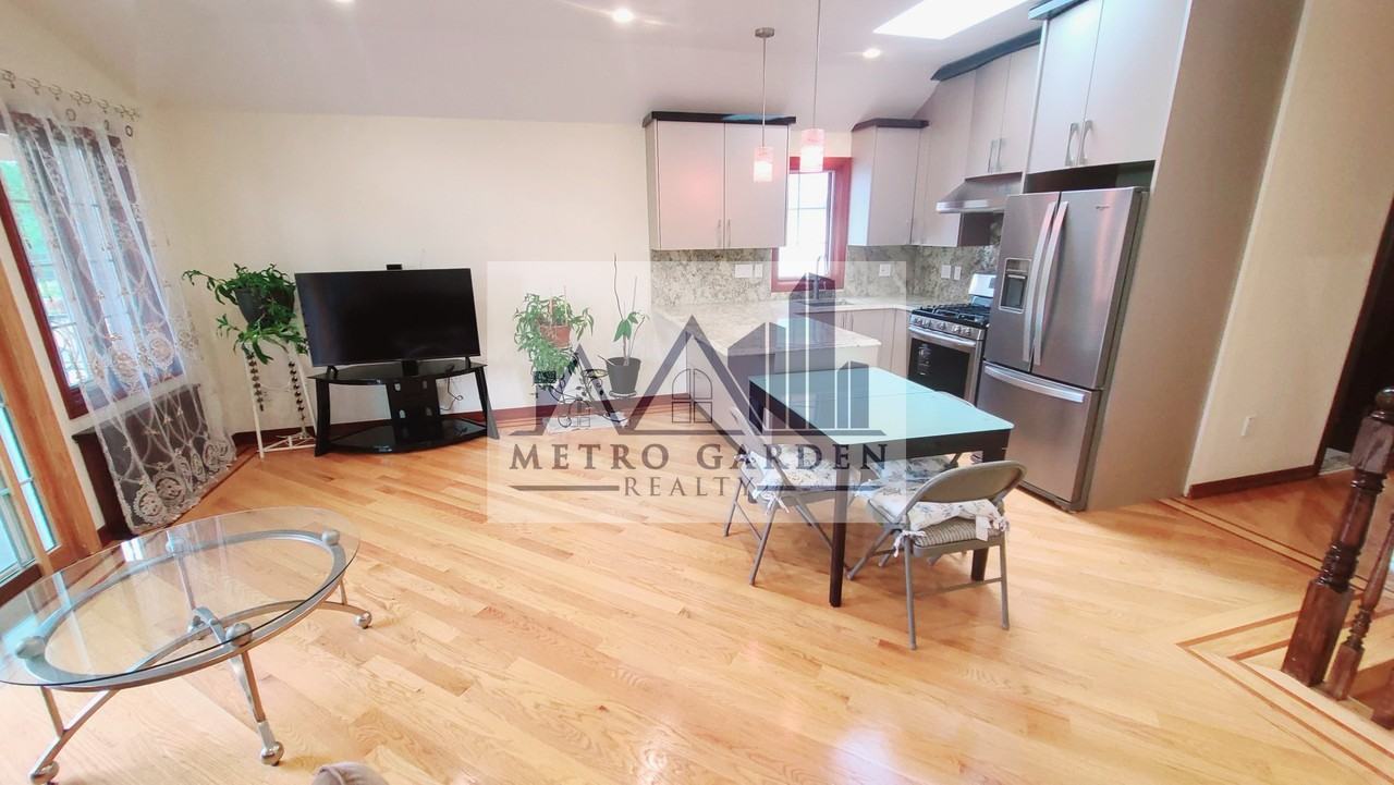 64-47 Dieterle Crescent - Photo 2 of 28