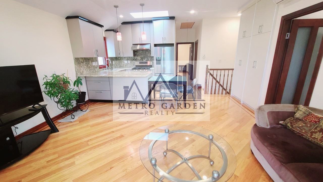 64-47 Dieterle Crescent - Photo 3 of 28