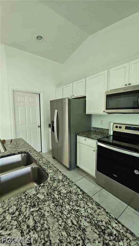 3002 Ne 7th Ave - Photo 6 of 22