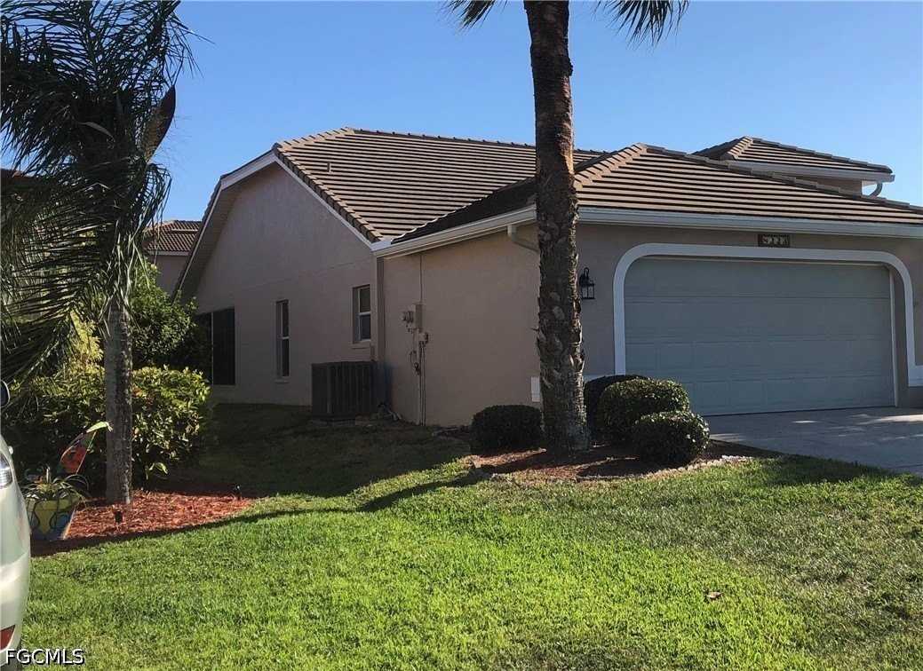8223 Breton Cir - Photo 4 of 16