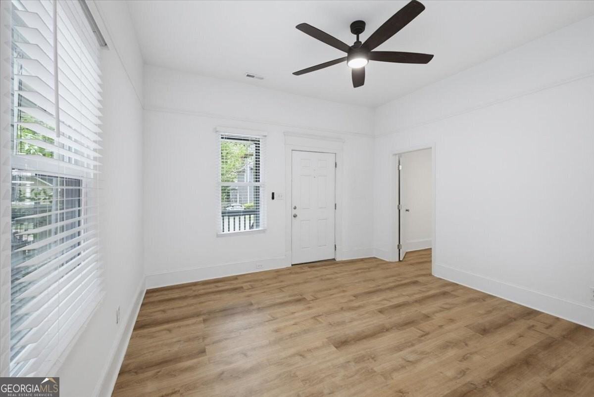 498 Connally St Se - Photo 5 of 26