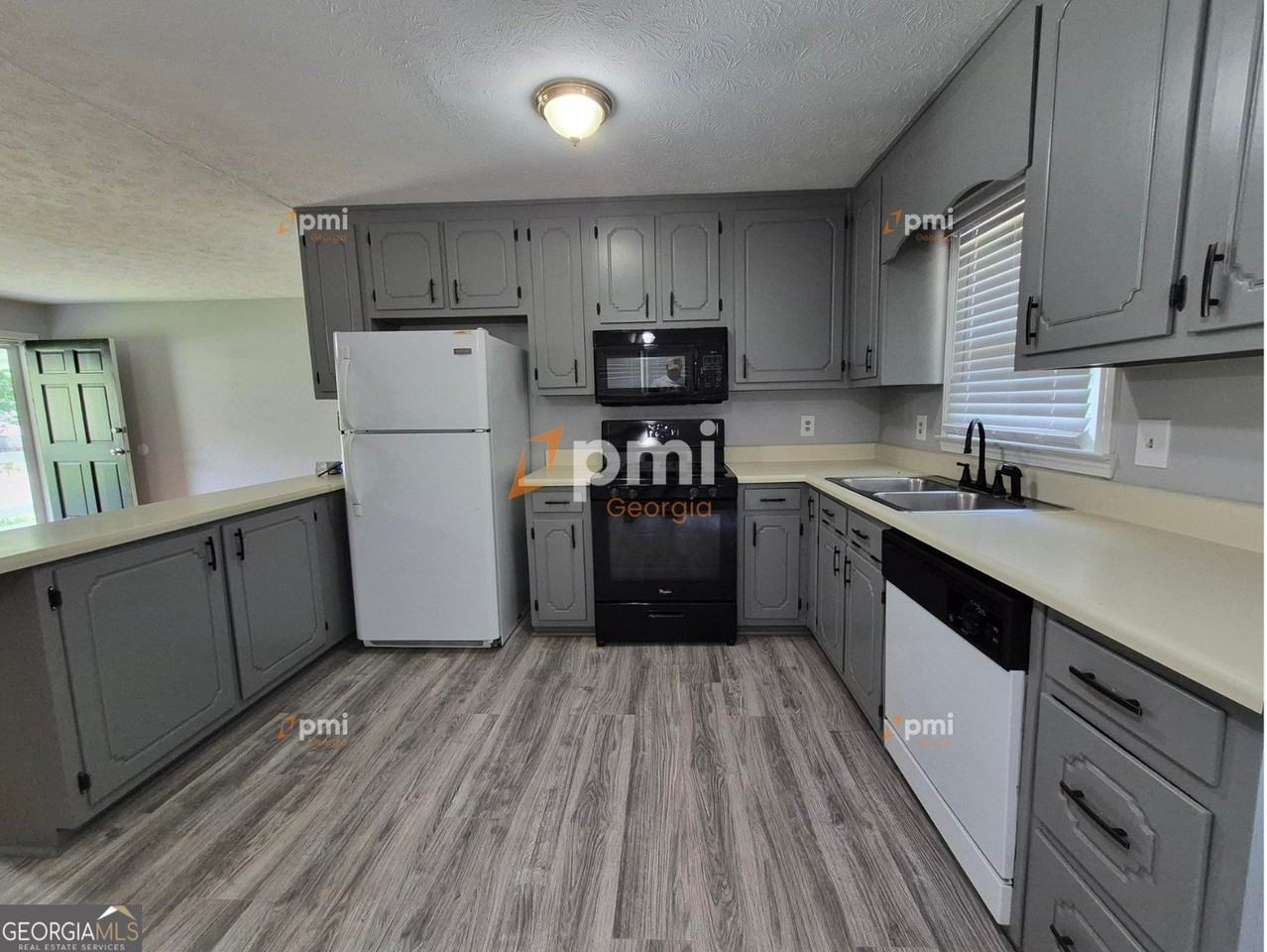 235 Russell Dr - Photo 3 of 16
