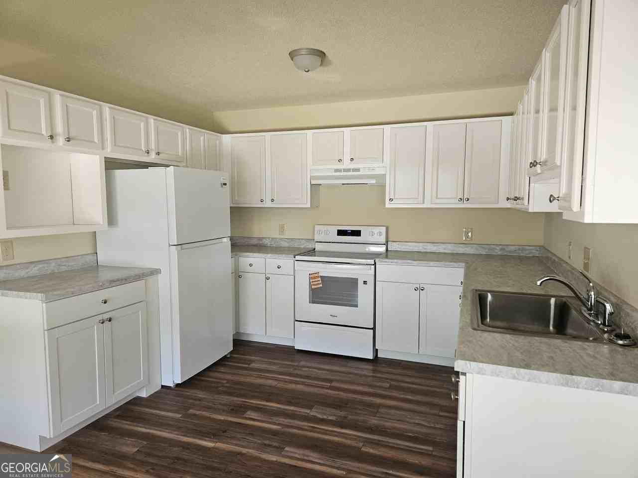 103 Simmons Rd - Photo 4 of 8